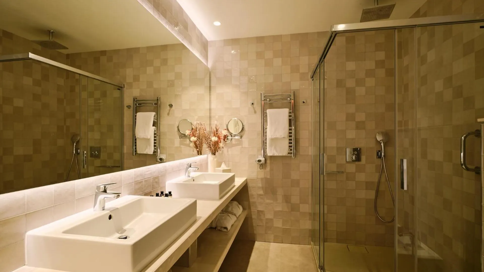 Hotel El Pilar Andalucia 埃斯特波纳 4*,